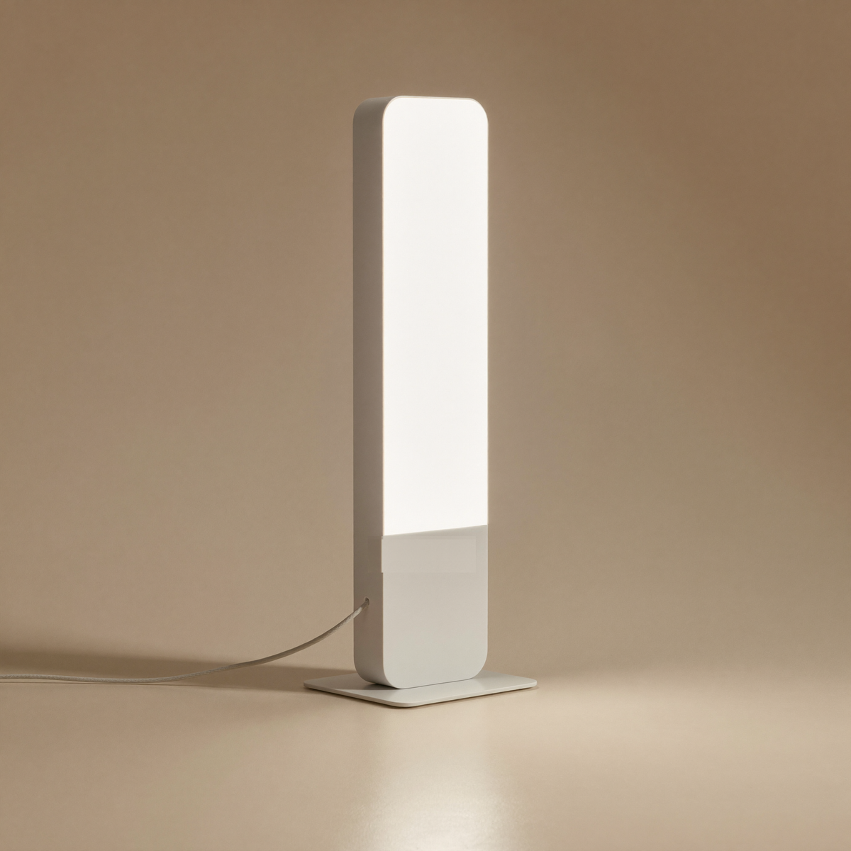 Lampe de luminothérapie HELIA 10 000 lux — vue studio minimaliste